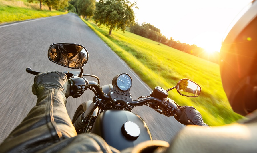 Zašto vam trnu ruke dok vozite motocikl?